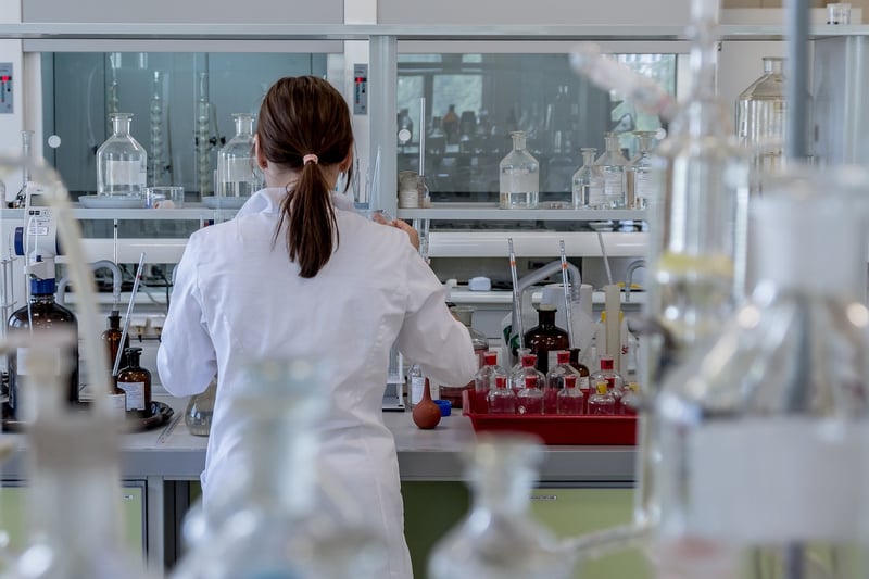 Signalétique hôpital pour entreprise à Nantes : comment bien l’optimiser en 2026