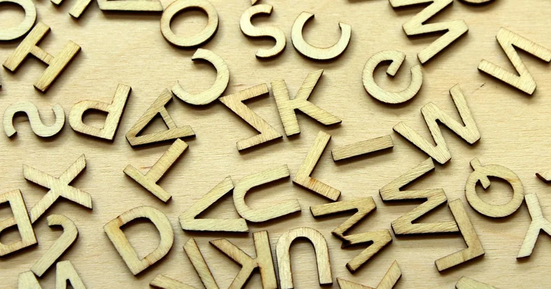 La structure qui fonctionne : lettre par lettre