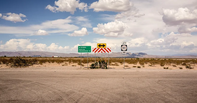Signalisation normée ou panneau d'information privé : la question que tout le monde saute
